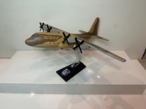 مجسم القوات الجوية الملكية السعودية طائرة C130 ماد...