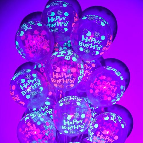 بالون هابي بيرث دي مضيء في الظلام
