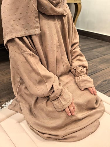 اطقم صلاة بناتي منقط بيج