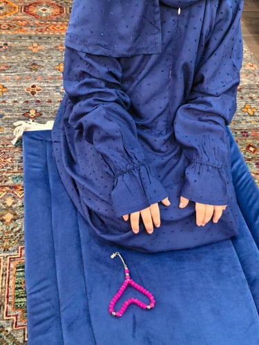 اطقم صلاة بناتي منقط كحلي