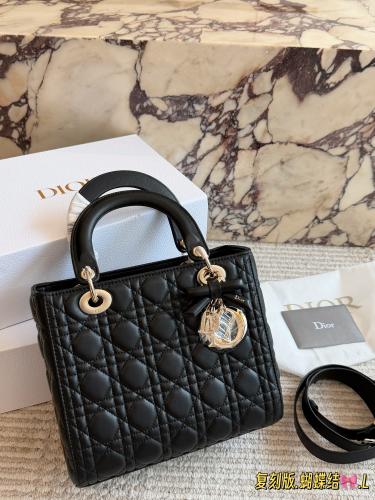 شنطة ديور ليدي Lady - حقيبة كتف لون اسود جلد مبطن