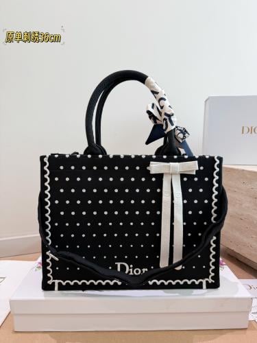 شنطة ديور بوك توت - Book Tote منقطة
