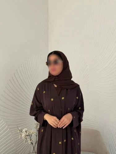 عباية حرير إيطالي برسمات ذهبية وقصة نص فراشة