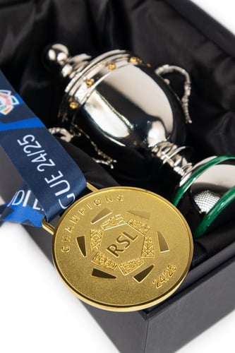 كأس الدوري معدني لامع مميز