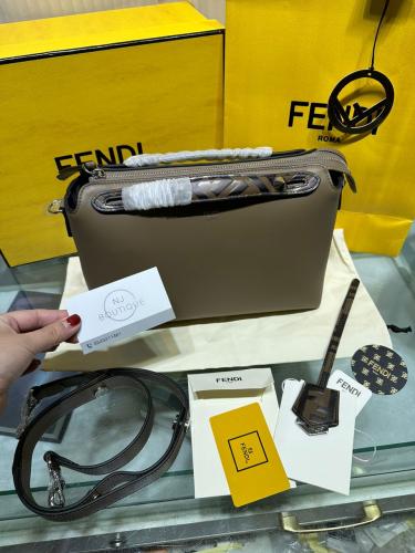 Fendi لارج