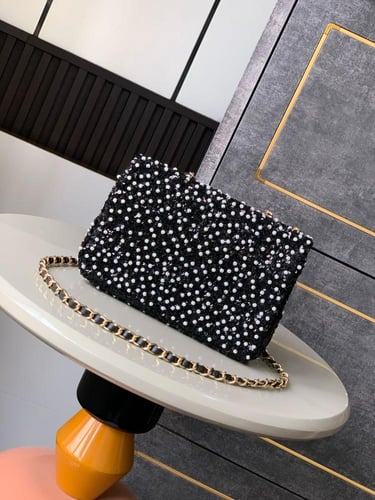 .Chanel bag 20 cm
