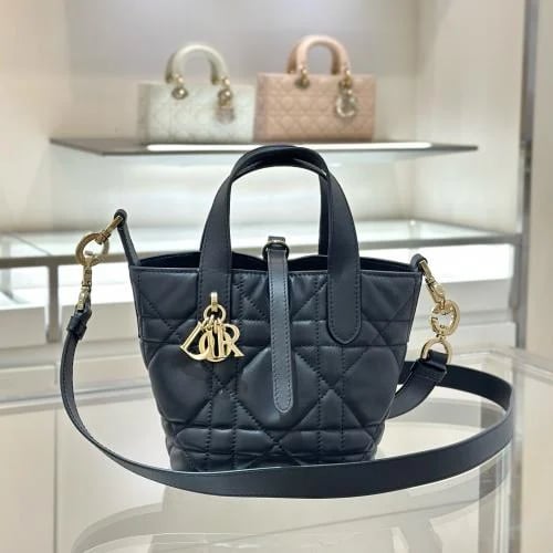 شنطة ديور كحلي