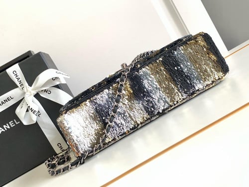 Chanel classic 25cm