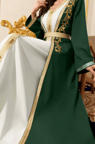 عباية مطرزة بحزام