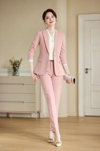 بدلة بليزر أنيقة