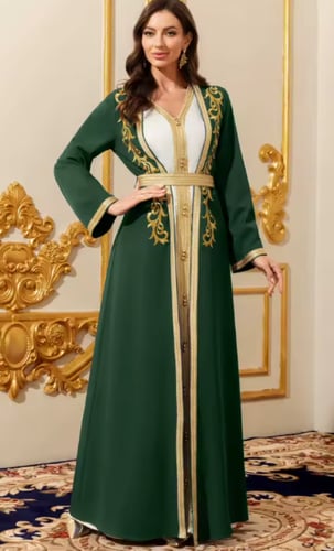 عباية مطرزة بحزام