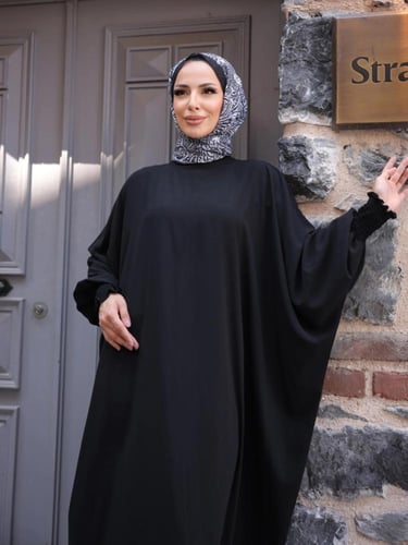عباية سوداء واسعه