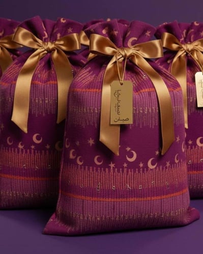 تصميم قمرين ونجمة