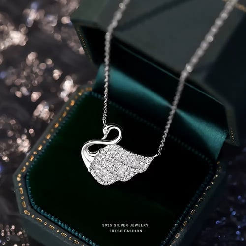 قلادة بجعة الزركون