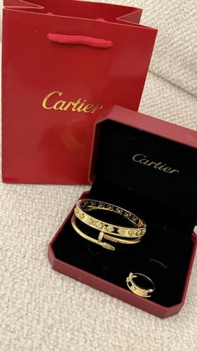 اسورتين وخاتم وحده بملحقات كارتير مقاس ١٦ صغير