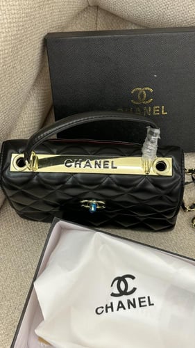 شنطه شانيل اسود وذهبي