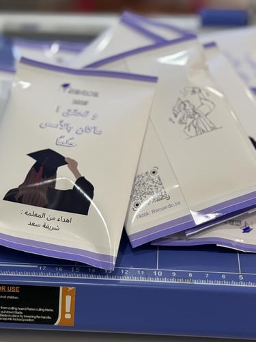 توزيعات التخرج ( سكارف + ميدالية )