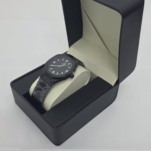 ساعة دارك نايت