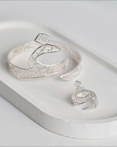 أساور وخواتم نسائية حروف