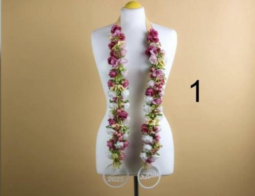 عقد زهرة تخرج بالاسم