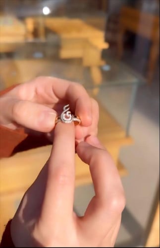 خاتم الاحرف المتشابكة