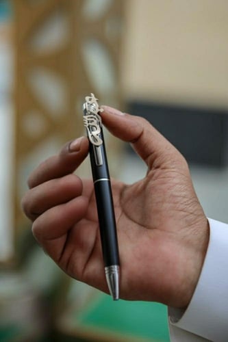 قلم بالاسم أنيق