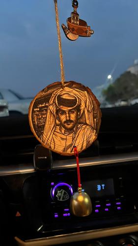 تعليقة سيارة خشب تصميم الصوره حسب الطلب