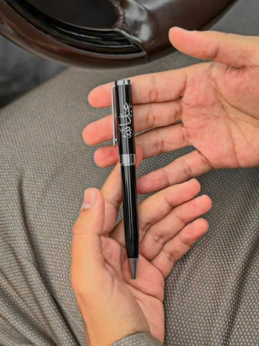 قلم رجالي انيق بالاسم