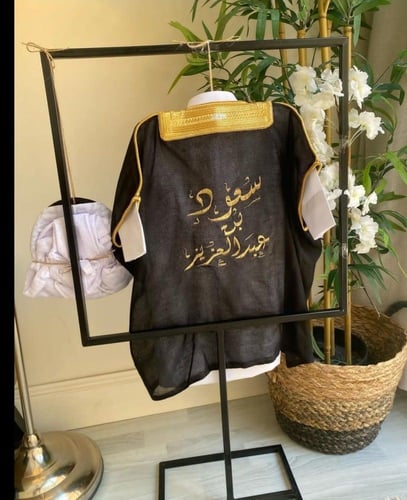 بشت فاخر بتصميم تراثي أنيق