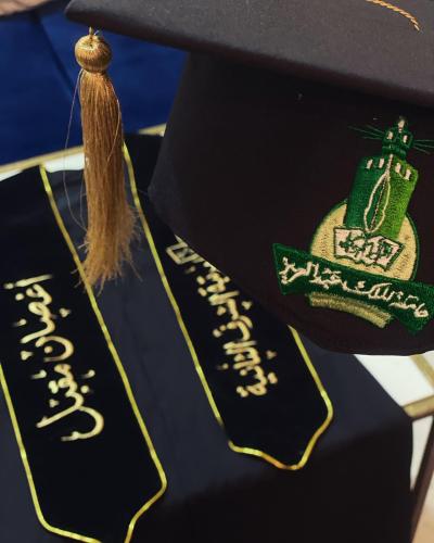 عبايات تخرج مع وشاح تخرج مخمل تطريز عبارات وتصميم...