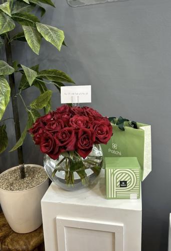 فازة ورد مع شوكلاته باتشي