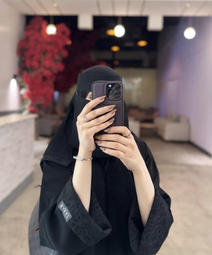 عباية كرز دانتيل