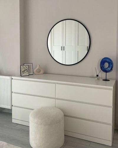Modern decorating table