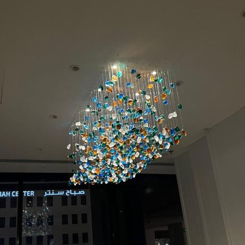 ثريا احجار مستطيلة طول مترين وعرض متر لون الاحجار...