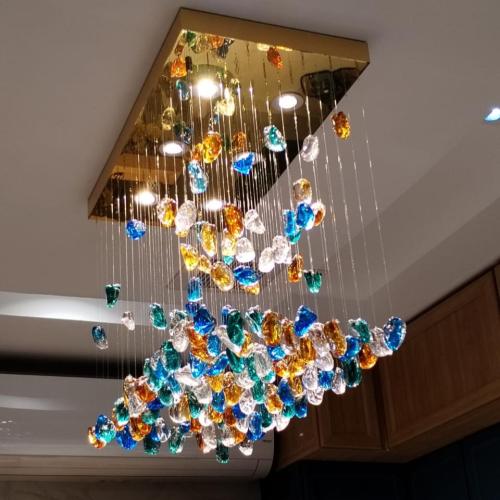 ثريا احجار مستطيلة طول متر وعرض50سم لون الاحجار شف...