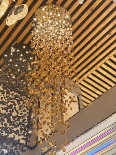 ثريا دائري نزول 3 متر وقطر60 سم لون شفاف و عسلي