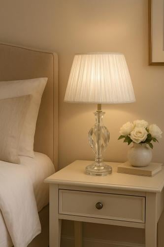 Luxury crystal table lamp with LED E27 bulb