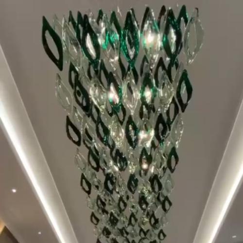 ثريا احجار مستطيلة طول مترين وعرض متر لون الاحجار...