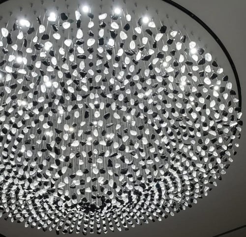 ثريا دائري بتصميم مميز والوان جذابه لو اسود و شفاف...