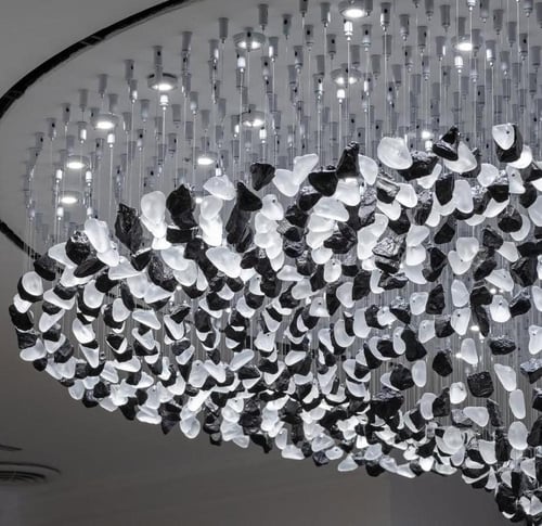 ثريا دائري بتصميم مميز والوان جذابه لو اسود و شفاف...