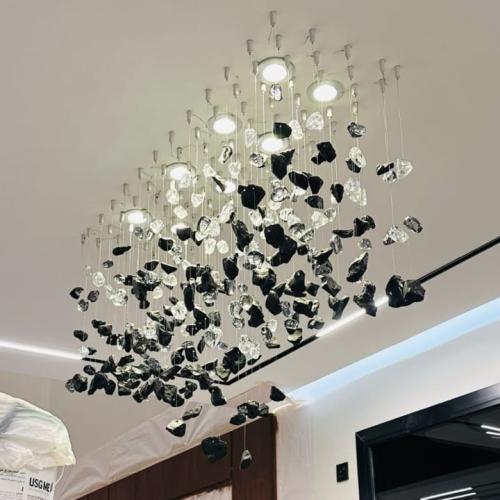 ثريا احجار مستطيلة طول مترين وعرض متر لون الاحجار...