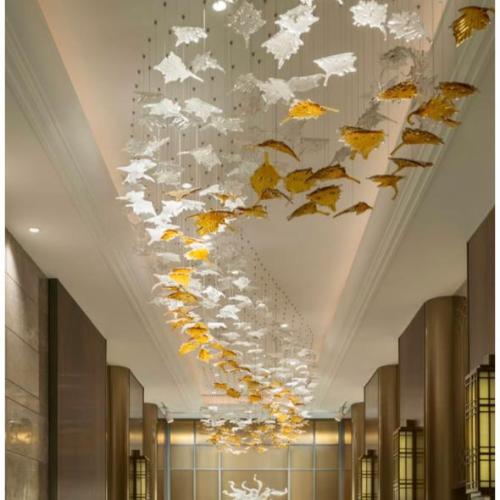 ثريا احجار مستطيلة طول مترين وعرض متر لون الاحجار...