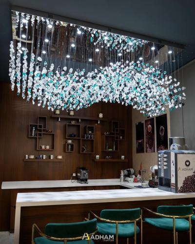 ثريا احجار مستطيلة طول مترين وعرض متر لون الاحجار...