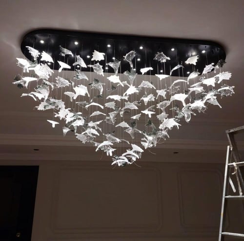 ثريا بتصميم مميز طول150سم وعرض40سم لون شفاف وزيتي