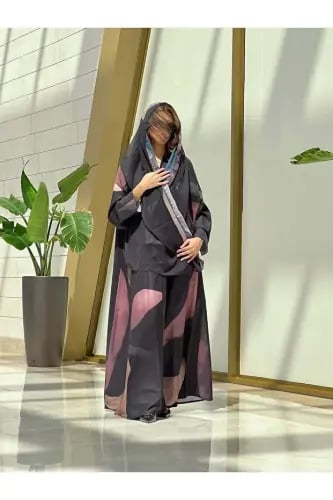 AYA عباية بطبعة ورود من الحرير باللون البني