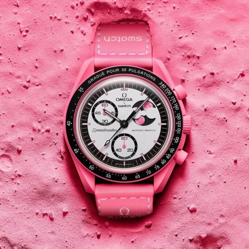 ساعة أوميغا × سواتش مهمة إلى طور القمر الوردي