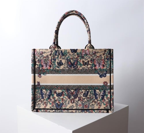 شنطة ديور Book Tote مقاس .36.5 سم