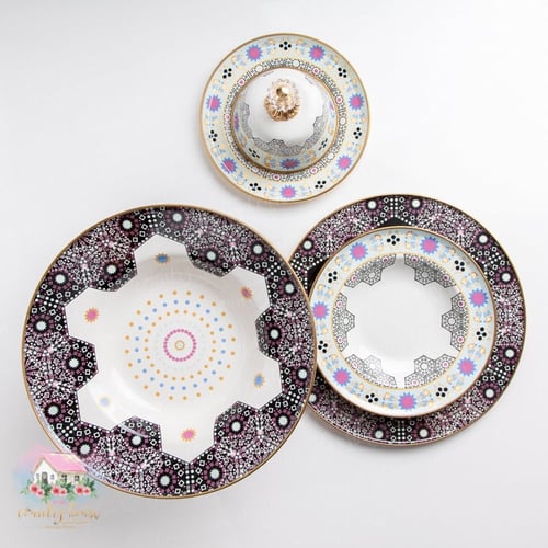 0318 صحن معدني أسود مزخرف بقاعدة