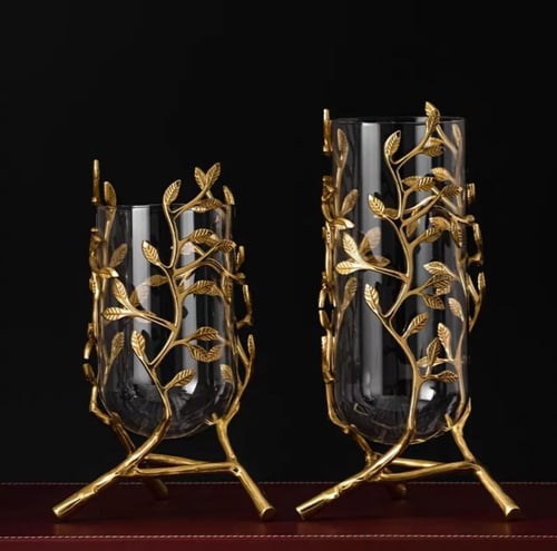 طقم فازتين زجاجيتين مزينة بأغصان الأشجار المذهبة