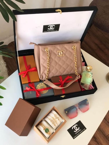 طقم هديه نسائي ماركه